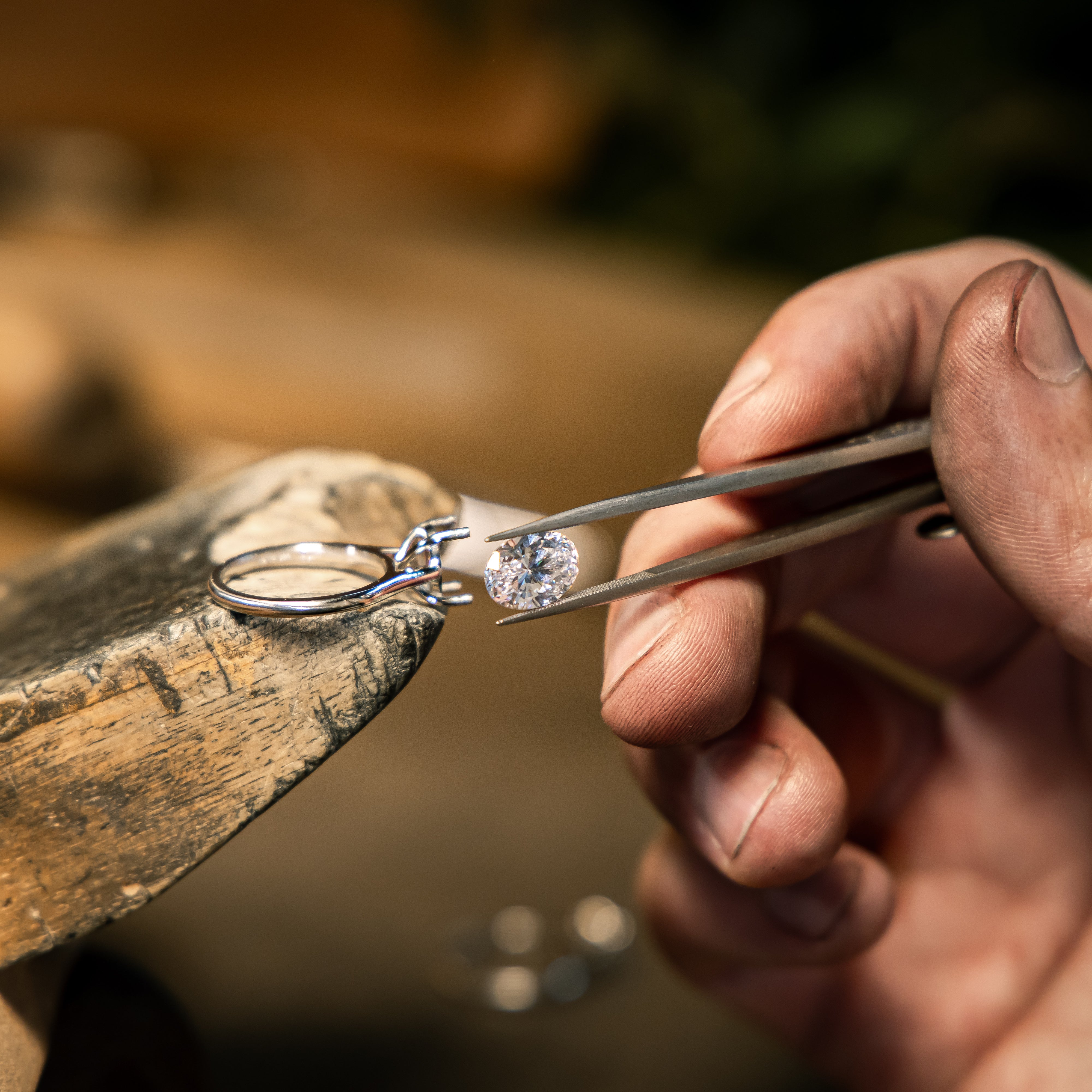 Adore Oval • Platinum