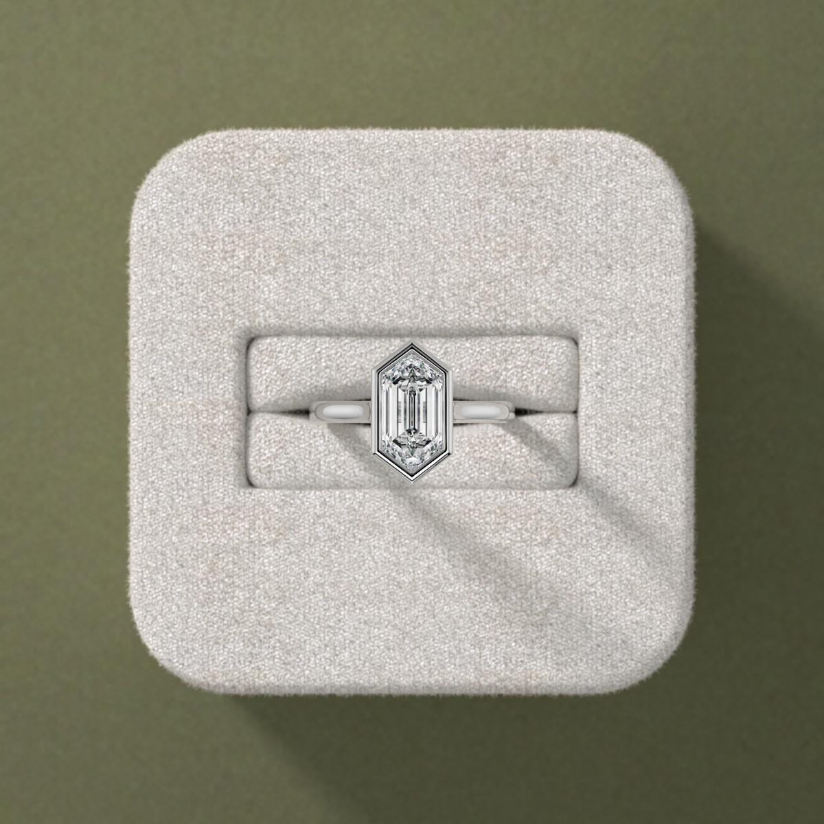 New-Bezel Elongated Hexagon 1.5ct PL
