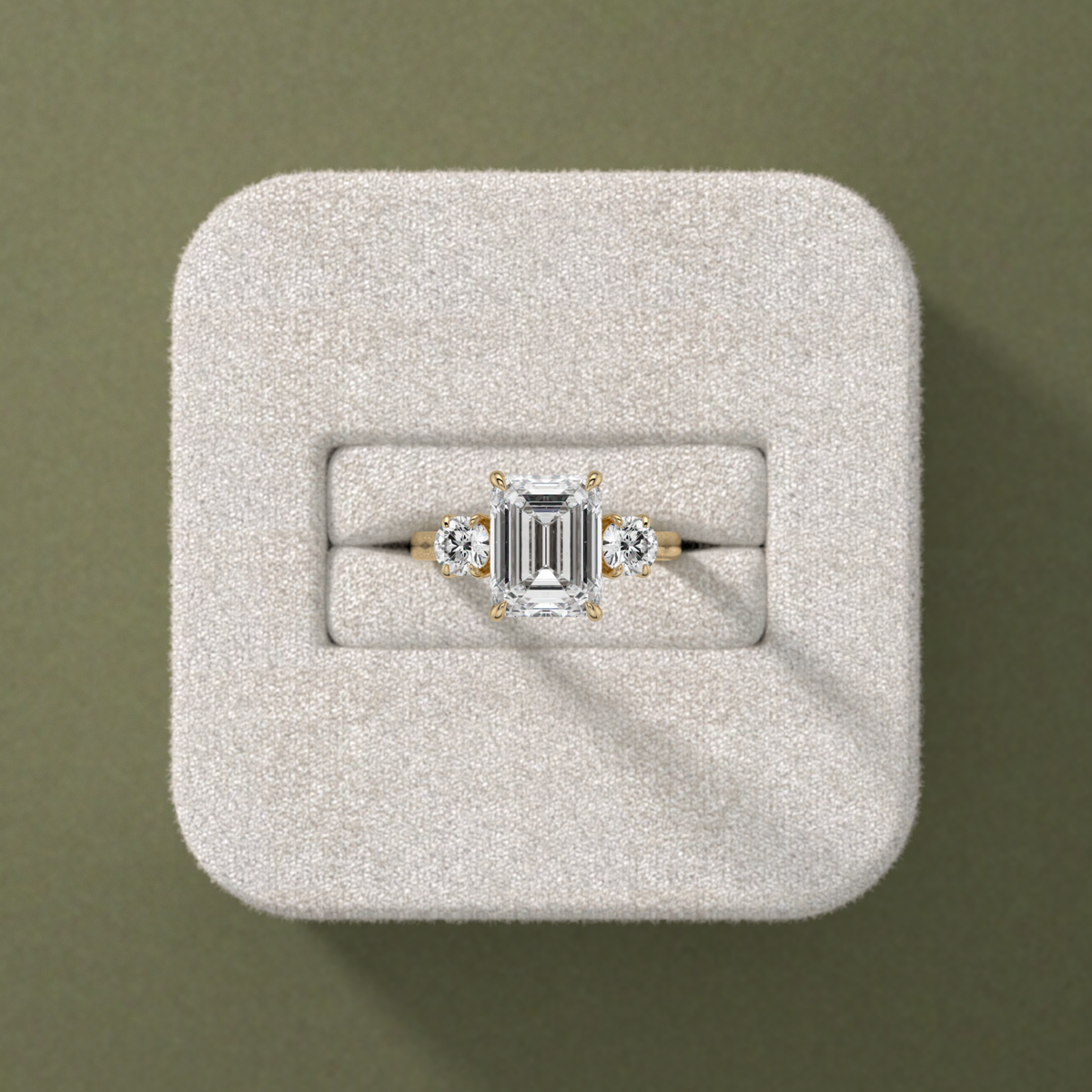 New-Solace Emerald 3ct 18YG