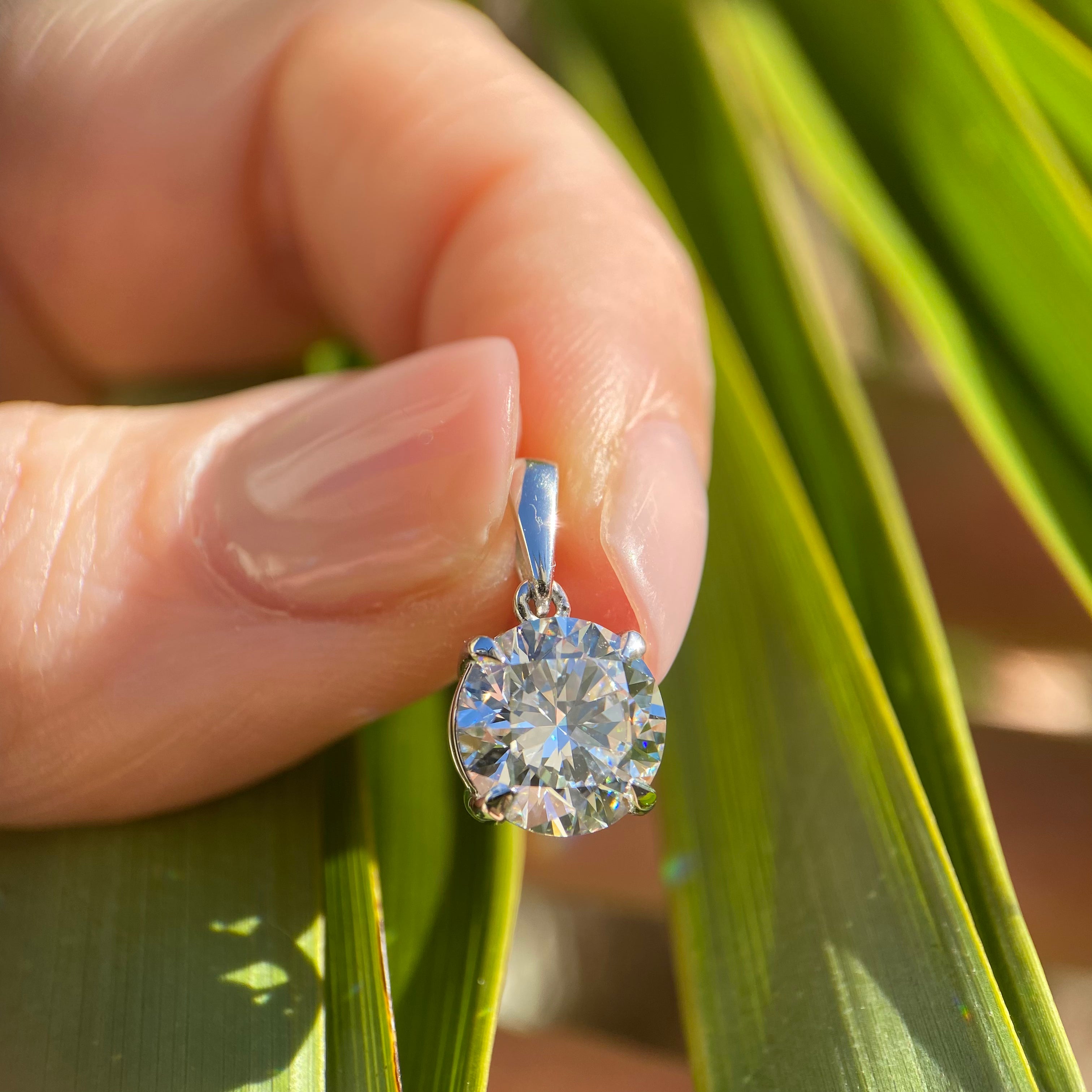 Adore Pendant Round • Platinum